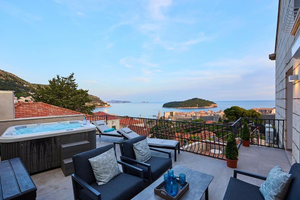 New & Stunning Views In Luxury 5* Divona Apartment Дубровник Екстериор снимка
