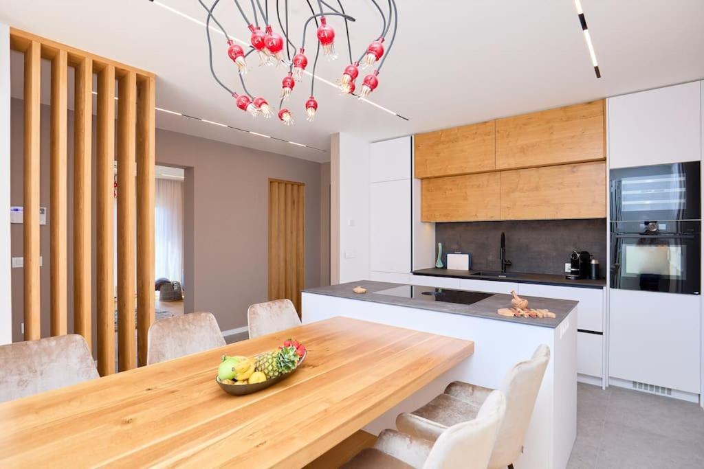 New & Stunning Views In Luxury 5* Divona Apartment Дубровник Екстериор снимка